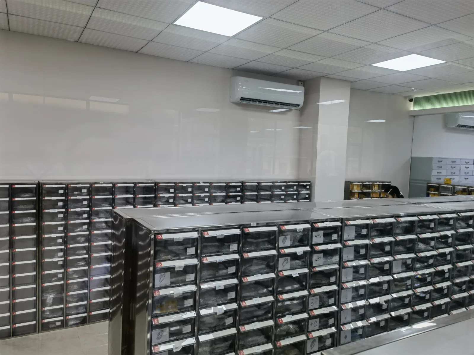 Organized jewelry inventory and order preparation at the Astra Mois quality-control area.